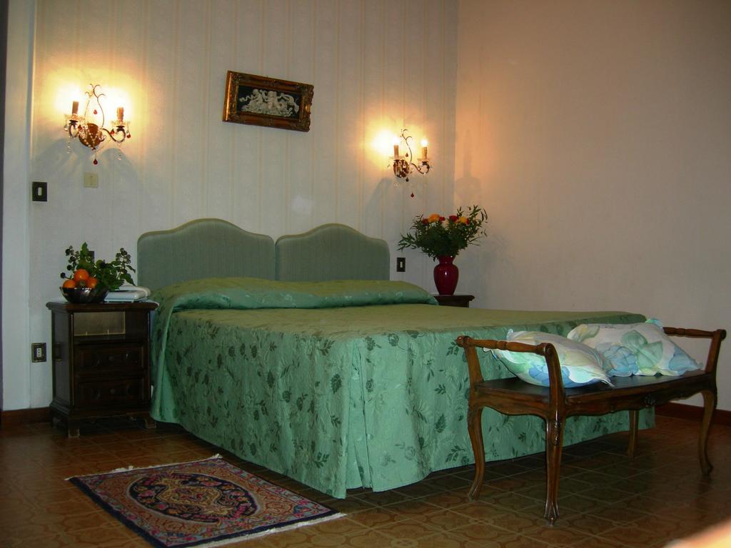 Hotel Villa San Donino 치타디카스텔로 객실 사진